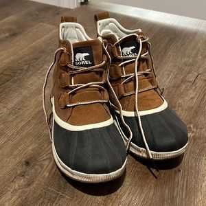 WOMEN'S SOREL OUT N ABOUT III CLASSIC BOOT SIZE 9.5